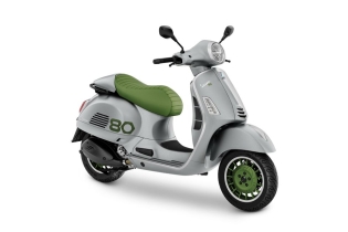 Vespa “Edisi Ke-80”: edisi koleksi, hanya diproduksi sebanyak 1.946 unit