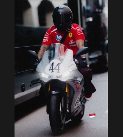 From one red to another: Hamilton in the Monte Carlo paddock with the Ducati Centenario