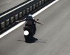 Moto - News: Senza mani a 127 km/h sulla Appia Nuova: multato e sospesa la patente